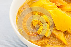 Yellow curry with fish and papaya