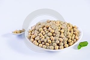 Yellow-green Taiwanese organic non-GMO soybeans