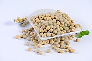 Yellow-green Taiwanese organic non-GMO soybeans