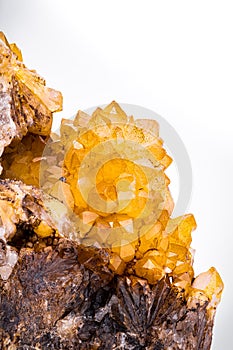 yellow iron oxyde quartz cluster