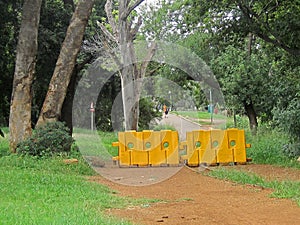 YELLOW PLASTIC BARRICADES