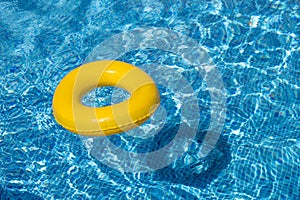 Yellow pool float, pool ring in cool blue refreshi