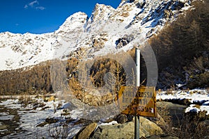 Yellow sign in Preda Rossa, Val Masino, Italy