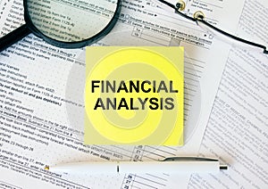 Yellow sticker with text Financial Analysis on financial docs