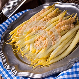 Yellow string bean with bread crumbs