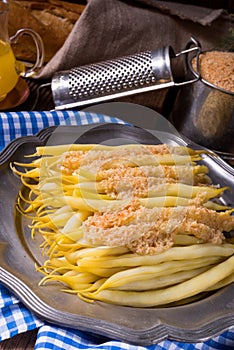 Yellow string bean with bread crumbs