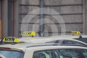 A yellow taxi sign on a taxi in the city