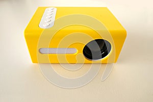 yellow wireless projector, movie projector, Full HD with Bluetooth for video playback, watching movies for home and office