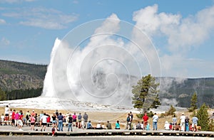 Yellowstone - Old Faithful erupting, crowd