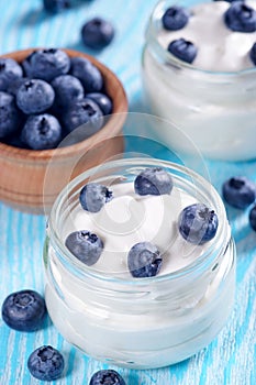 Ygurt with blueberries