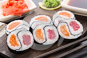 Yin yang futomaki with tuna and salmon