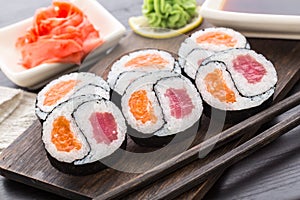 Yin yang futomaki with tuna and salmon