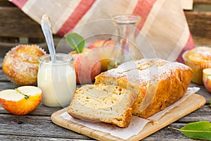 Yoghurt cake with olive oil and apples