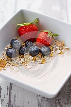 Yoghurt with cereals and fresh fruits