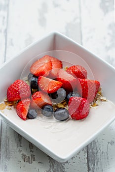 Yoghurt with cereals and fresh fruits