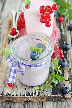 Yogurt with blueberry and red currant