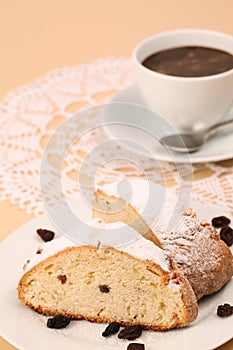 Yogurt cake with raisins