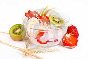 Yogurt with exotic fruits and cereals