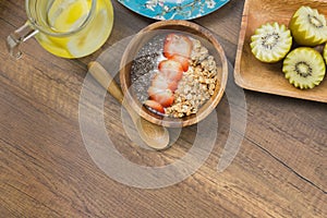 Yogurt granola with fruits