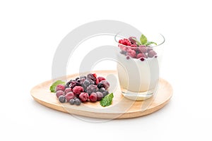 yogurt with mixed berries