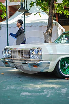 White Chevrolet Impala sedan in Hotrodiningrat classic car show