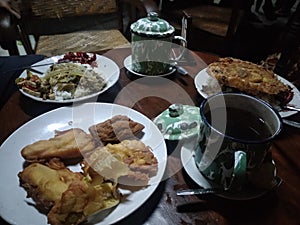 Yogyakarta's traditional specialties, white rice, rawon vegetables and omelettes