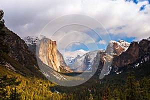 Yosemite Valley from Tunnel View on a foggy day. Yosemite Nation