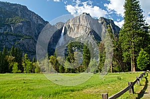 Yosemite Waterfall in Yosemite National Park
