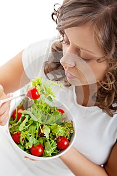 Youg woman eating healthy salad