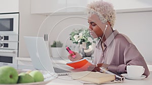 Young African American woman reading conspectus to interlocutor in laptop.