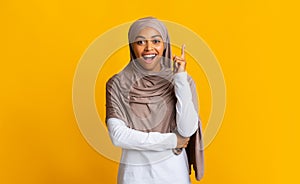 Young Afro Woman In Hijab Pointing Finger Up, Having Idea