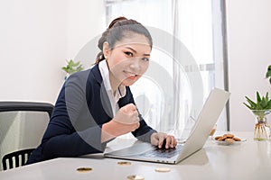 Young Asia modern successful business woman with Computer and bi