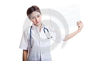 Young Asian female doctor show a blank sign.