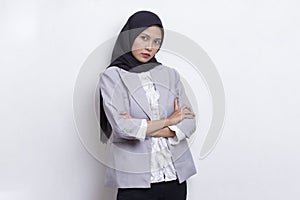 Young asian muslim woman in head scarf smile with arms crossed on white background