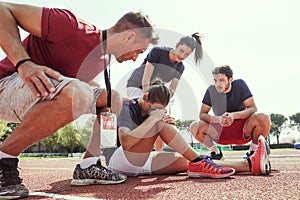 Young athlete injured to knee on the track