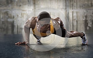 Young athletic man doing push-ups.