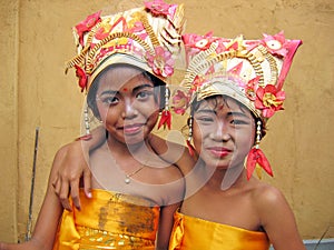 YOUNG BALINESE DANCERS