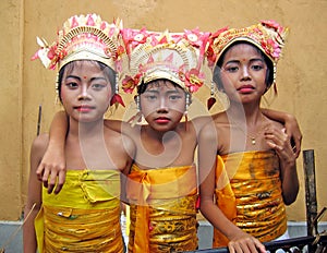 YOUNG BALINESE DANCERS