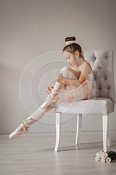 Young ballerina stands on pointes