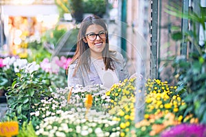 Young beautiful woman smiling happy and confident