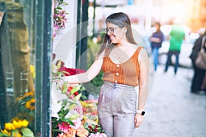 Young beautiful woman smiling happy and confident