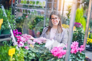 Young beautiful woman smiling happy and confident