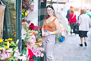 Young beautiful woman smiling happy and confident