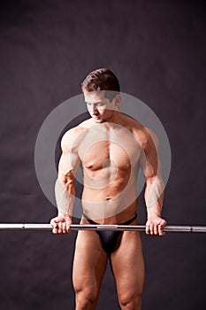 Young bodybuilder traininig