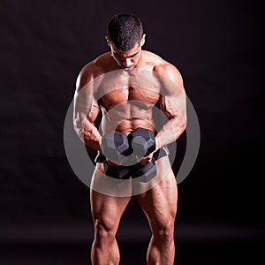 Young bodybuilder traininig