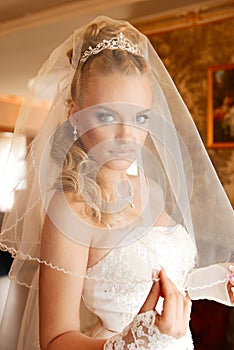 Young bride dresses veil
