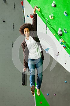 Young business woman hanging at wall, beautiful girl