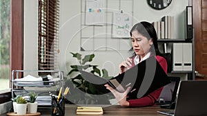 Young business woman woman working with documents and throwing a thoughtful look at office