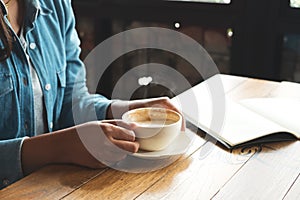 Young business women break time in cafe