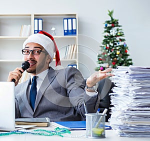 Young businessman celebrating christmas in the office